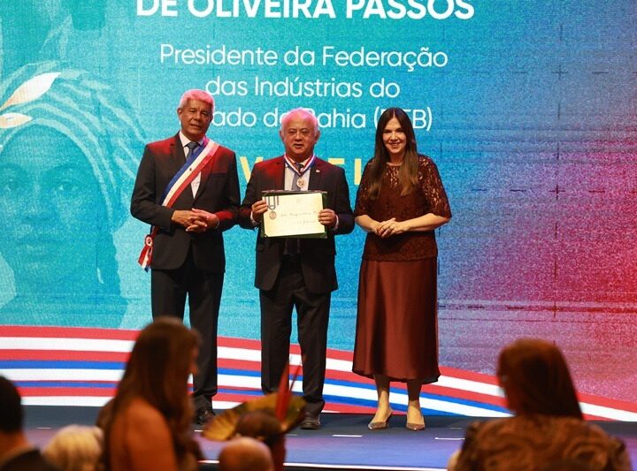 Carlos Henrique Passos é condecorado com a Ordem 2 de Julho
