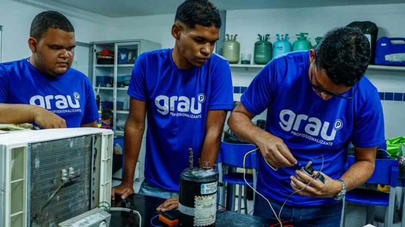 Programa Grau Social oferece mais de 90 bolsas gratuitas para cursos técnicos e profissionalizantes na Bahia