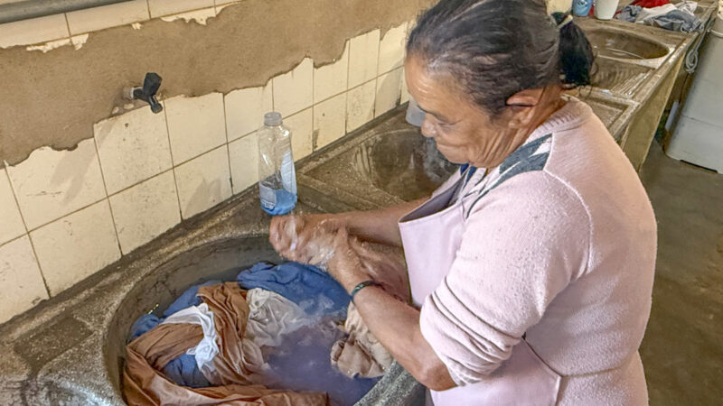 Lavanderias públicas garantem dignidade e geram renda para mulheres