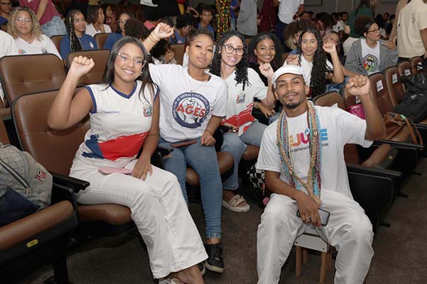 Juventude baiana discute participação social e políticas públicas em ato na ALBA