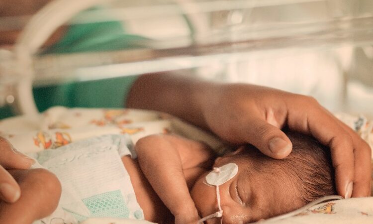 Leite materno fortalece o cuidado neonatal