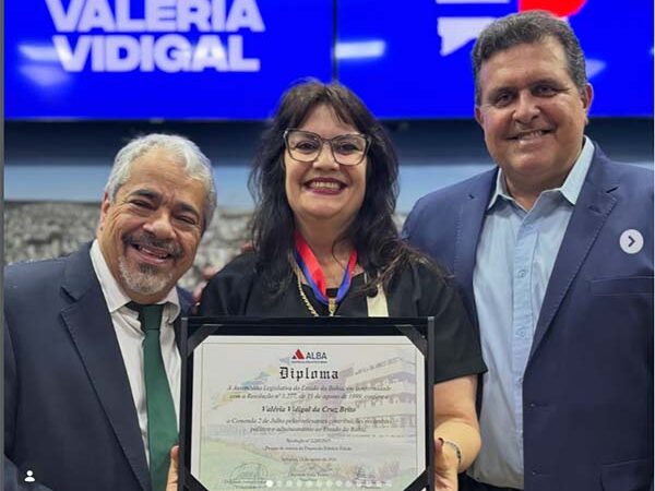 Valéria Vidigal condecorada com a Comenda 2 de Julho
