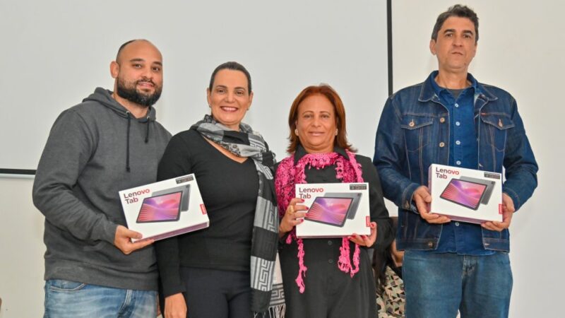 Escolas da Rede Municipal recebem 1.400 tablets para ampliar o uso do Diário de Classe Digital