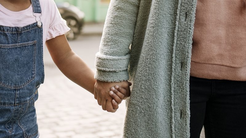 Curso gratuito ensina o que fazer quando uma criança revela uma situação de violência