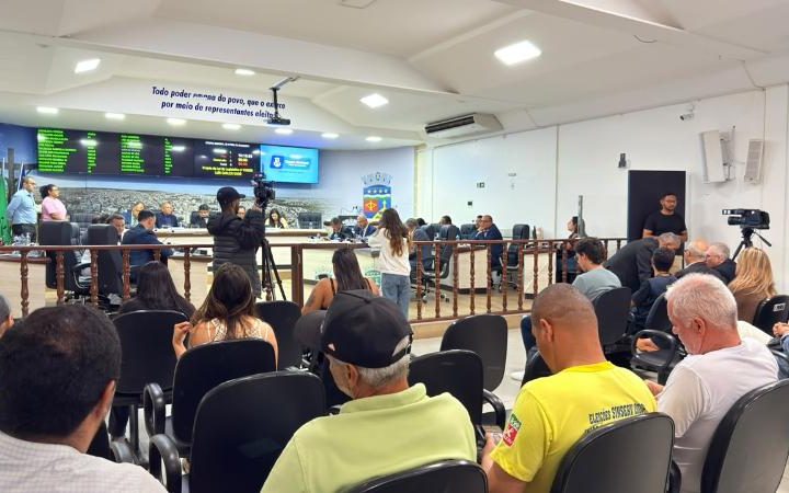 Sessão da Câmara de Vitória da Conquista tem debates sobre infraestrutura, obras públicas e celebrações comunitárias