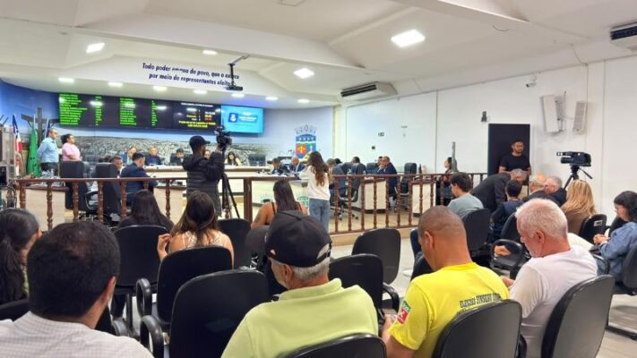 Sessão da Câmara de Vitória da Conquista tem debates sobre infraestrutura, obras públicas e celebrações comunitárias