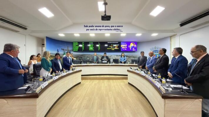 Investimentos, educação, infraestrutura debatidos em sessão da Câmara em Conquista