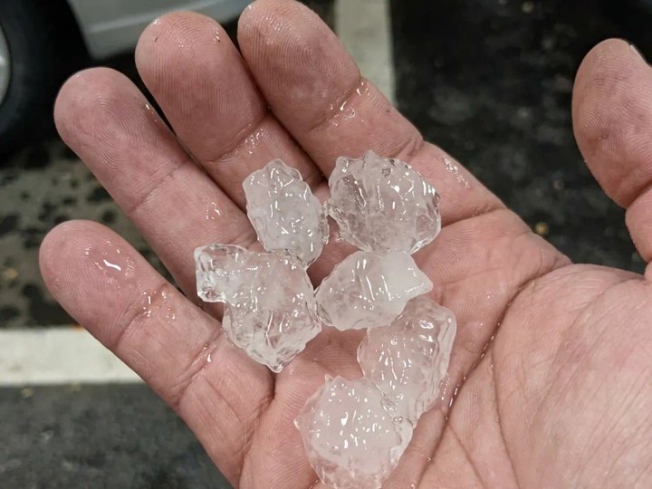 Chuvas, ventania e granizo provocam estragos em Vitória da Conquista