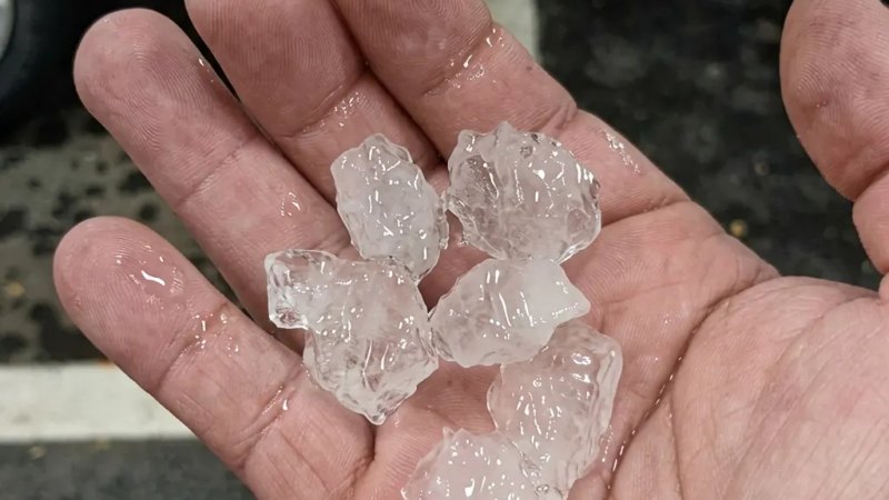 Chuvas, ventania e granizo provocam estragos em Vitória da Conquista