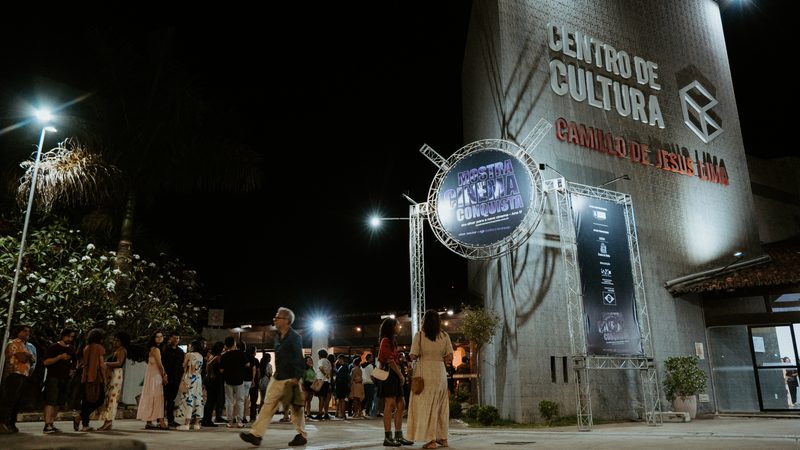 Mostra Cinema Conquista abre 17ª edição com teatro lotado, homenagem e celebração do cinema brasileiro