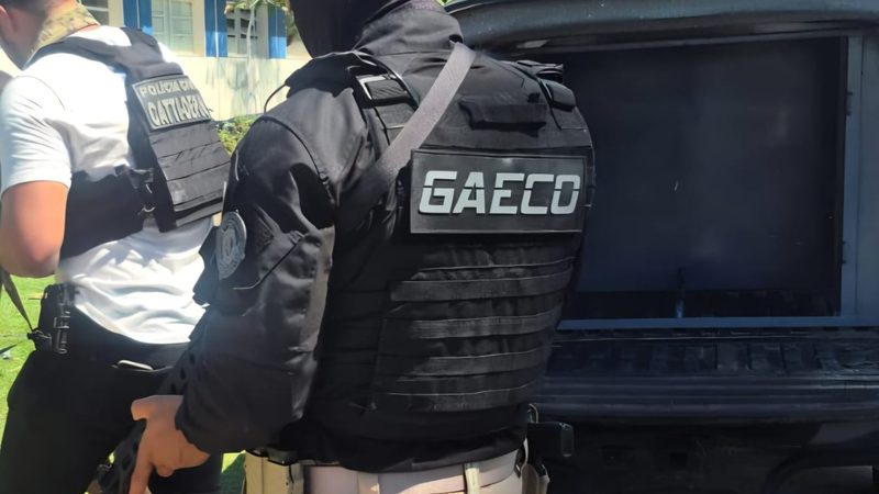 “Operação Contra Fogo” cumpre prisão e buscas contra grupo criminoso em Porto Seguro