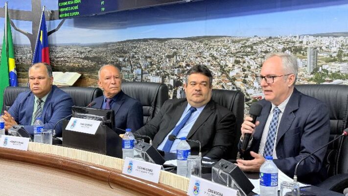 Câmara de Vitória da Conquista recebe projeto A Voz do Brasil Itinerante