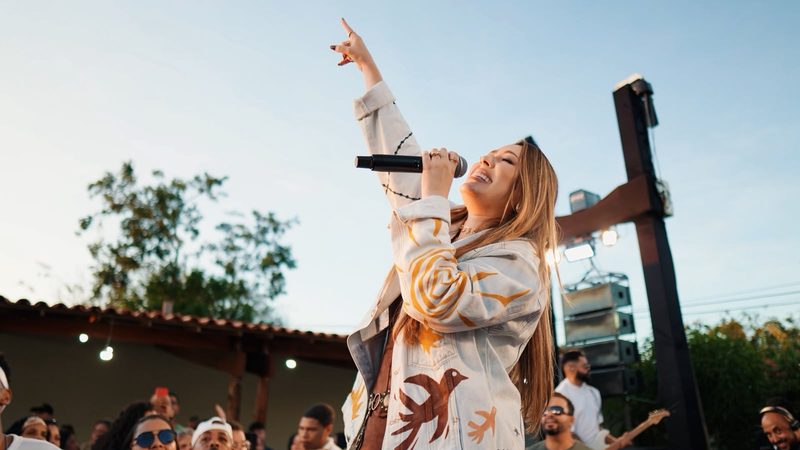 Larissa Gomes grava a segunda edição de “Meu País Limeira” no povoado que a viu nascer