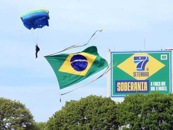 Desfile de 7 de Setembro é realizado na Esplanada dos Ministérios, em Brasília 