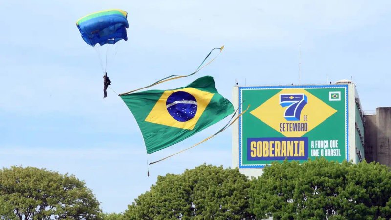 Desfile de 7 de Setembro é realizado na Esplanada dos Ministérios, em Brasília 