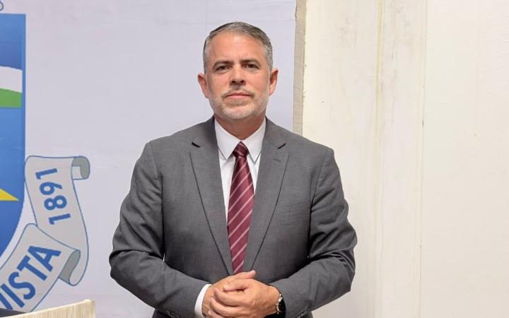 Edivaldo Júnior anuncia saída da liderança do Governo