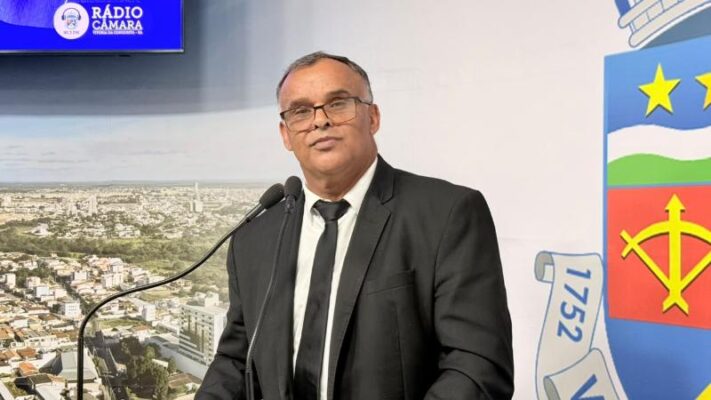 Adinilson Pereira cobra cumprimento de leis municipais em Vitória da Conquista
