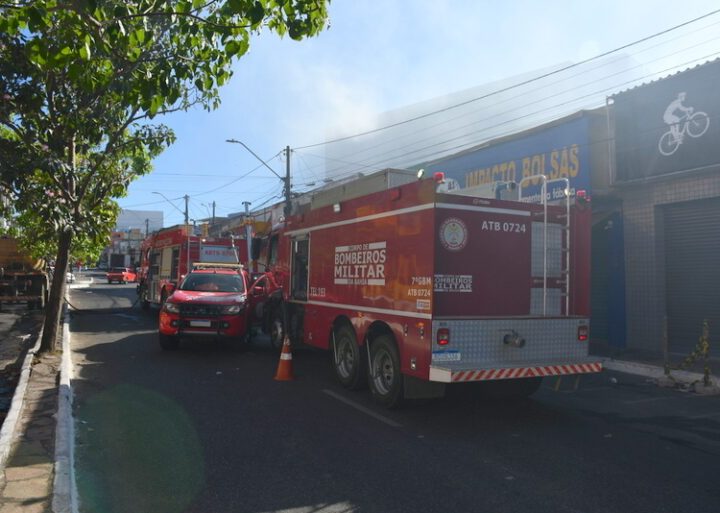 Incêncio em lojas comerciais movimenta centro de Conquista
