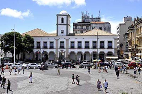 Câmara Municipal de Salvador condecora novas lideranças baianas