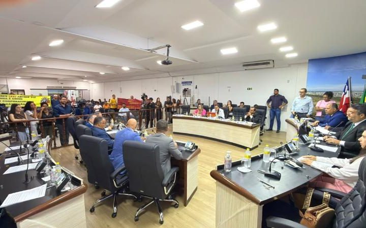 Câmara aprova suspensão de Dinho dos Campinhos por 60 dias após processo ético-disciplinar