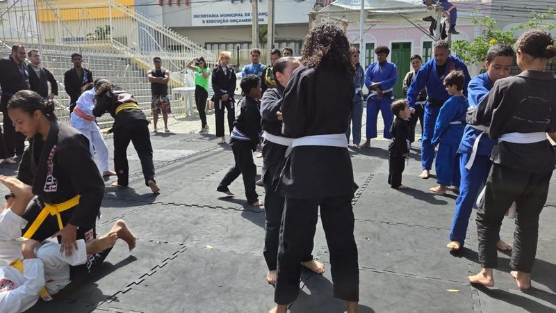 Jiu-Jitsu transforma a Praça Tancredo Neves em imenso tatame