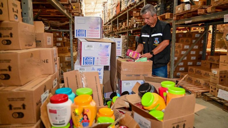 Vigilância Sanitária Municipal notifica distribuidora por irregularidades em galpão